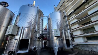 Vinifikátor objemu 11.400 L s vyhrnovaním - 13