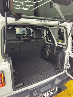 Predám Jeep Wrangler SAHARA 2.0T 4x4 DPH - 13
