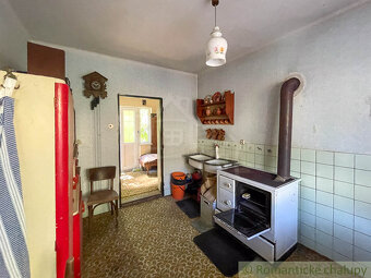 Usadlosť s vidieckym domom na polosamote v okolí Štiavnick - 13