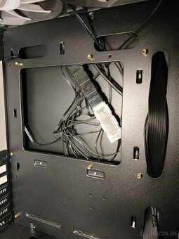 Predám PC skrinka Montech X3 MESH Black - 13