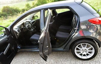 Mazda dvojka 1.3 16v benzin, velmi pekna - 13
