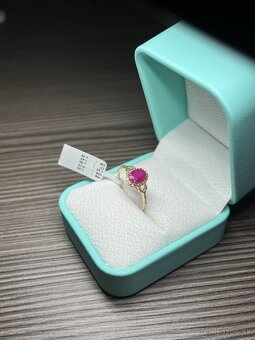 💍 Luxusný prsteň s prírodným rubínom a diamantmi - 13