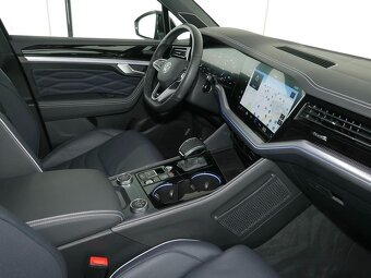 Volkswagen Touareg 3.0TDI R-Line BlackStyle 4x4 Automatic - 13