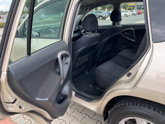 Toyota RAV4 2.0i 112kw 4x4 1. maj. koup. ČR TZ - 13