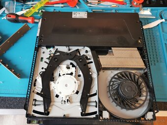 PS4 SLIM 500GB Gold Edition - 13