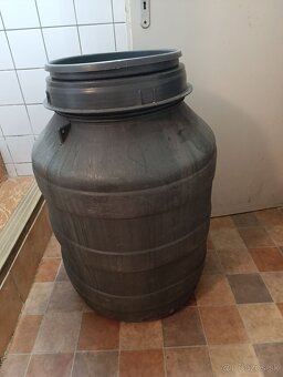 Demižóny a nádoba na hrozno - 13