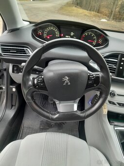 Peugeot 308 benzín - 13