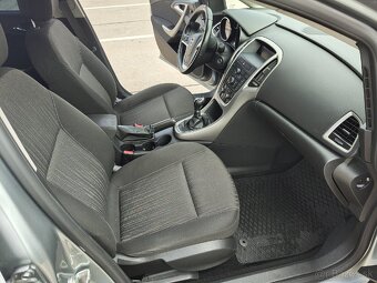 Opel Astra 2012 roku - 13