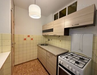 3 izbový tehlový byt, 72 m2 + presklená lodžia a balkón, vla - 13