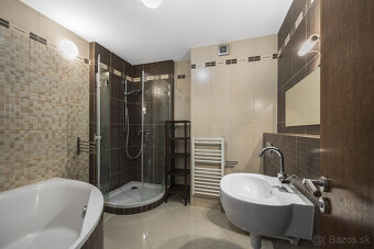 Priestranný mezonet v tichej lokalite s krbom - 13