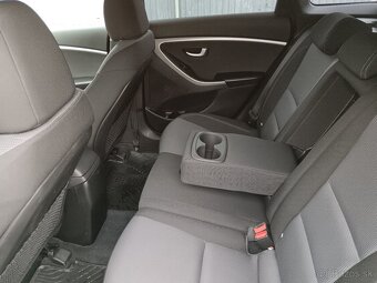Hyundai i30 CW 1.6i CRDi  Family - 13