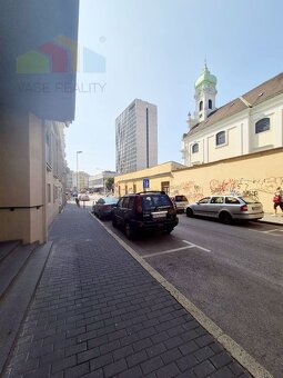 Na prenájom 1-izbový byt s balkónom, 27 m², Hollého, voľný o - 13