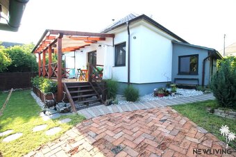 Rodinný dom vo vidieckom štýle s krásnou záhradou pri Piešťa - 13