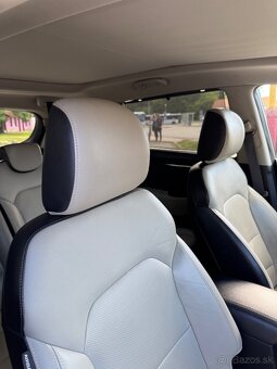 KIA Carens 1.7 CRDI - 13