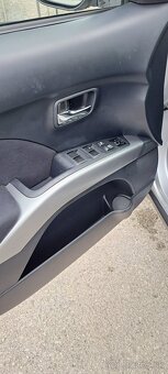 Mitsubishi Outlander  4x4 - 13