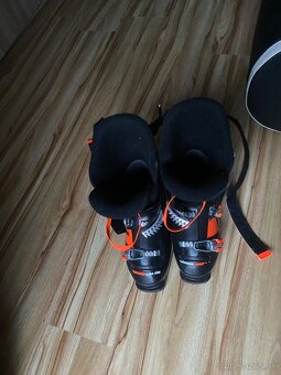 Lyžiarky a lyže - 13