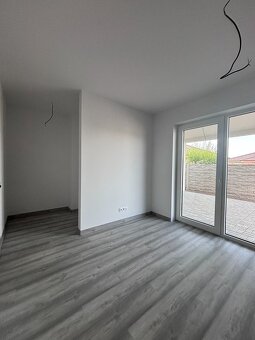 4 izbový  dom v prevedení štandard+oplotenie+ brána+ zámková - 13