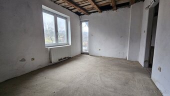 Rezervovaný_Väčší rodinný dom s pozemkom 2139 m2, Lopúchov - 13