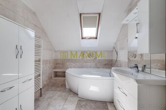 TOP - Nadčasový, luxusný rodinný dom s bonusom VINARNOU na p - 13