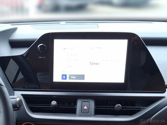 Lexus UX 250h BUSINESS TECH - 13