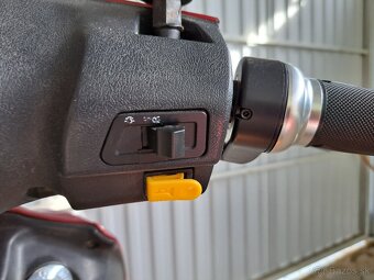 Elektrický skuter z dvoma batériami. - 13