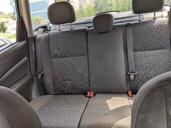 Ford Focus Kombi - spoľahlivé rodinné auto - 13