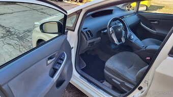 Predám Toyota Prius 3 Panorama Exclusive - 13