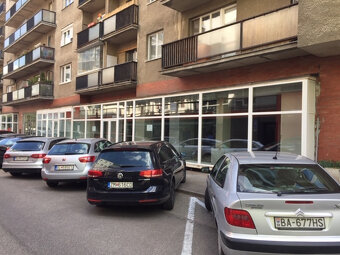 Predám veľký Obchodný priestor 180m2, v BA III - 13