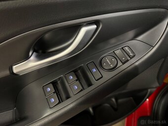 Hyundai i30 1,4 73kW benzín 87000km 2018 Led combi - 13