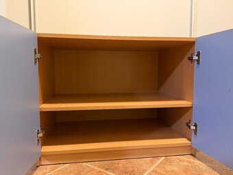 4 skrinky a stôl - 13