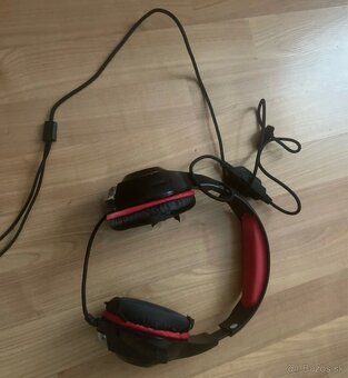 Ps4pro,ovladac,3hry,dlhsi kabel,sluchadla,kable k tv - 13