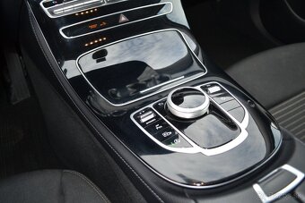 Mercedes-Benz E trieda Sedan 220d 4 MATIC - 13