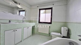 Rodinný dom - 2 samostatné byty, priestranná terasa a... - 13