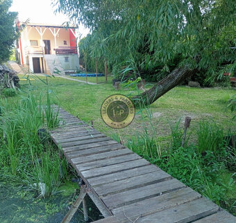 NA PREDAJ - CELOROČNE OBYVATEĽNÁ CHATA S PRIAMYM VSUPOM K VO - 13