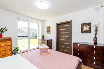 4 - izbová novostavba - bungalov s garážou na pozemku 422 m2 - 13