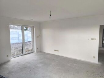 4 izbový rodinný dom, pozemok 942 m2 – 35 min. od centra BA - 13