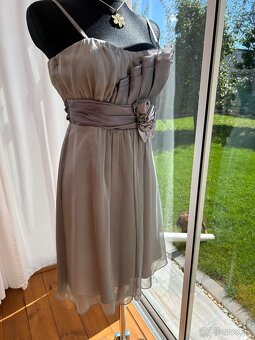 Predám sivé spoločenské šaty - 13