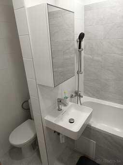 Moderne zrekonštruovaná GARSONKA s klímou a lodžiou - 13