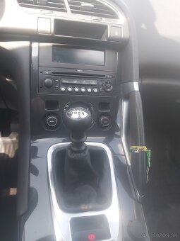 Peugeot 3008 1.6 HDi FAP 110k Confort Pack - 13