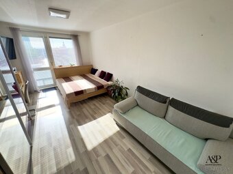 REKONŠTRUOVANÝ VEĽKÝ 3 IZB. BYT S DVOMI BALKÓNMI, 84M2, ROBO - 13