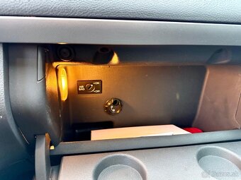 VW TOURANPredám 7. miestny Volkswagen Touran, 2.0.tdi, 103 k - 13