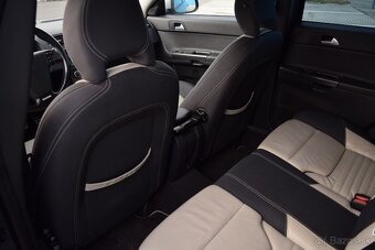 Volvo V50 D3 R-Design - 13