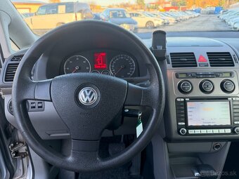 Volkswagen Touran 2.0 TDI Trendline DSG - 13