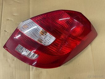 škoda fabia 2 dvere blatnik zrkadlo svetlo čelo vystuha - 13