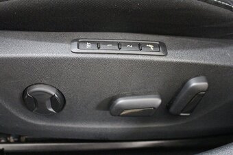 Škoda Octavia Combi 2.0 TDI RS DSG - 13