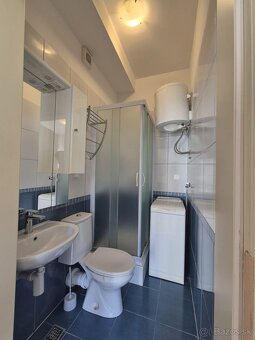 Chorvátsko, apartmán s garážou, terasou 50 metrov od mora. - 13