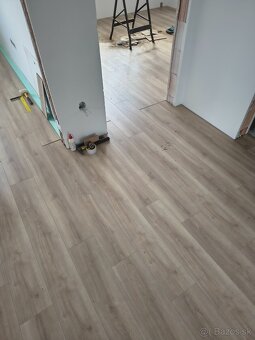 Pokládka plávajúcej podlahy-Parkety - 13