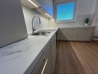 ŠTÝLOVÝ, KOMPLETNE ZREKONŠTRUOVANÝ 3-IZBOVÝ BYT V KOMÁRNE - 13