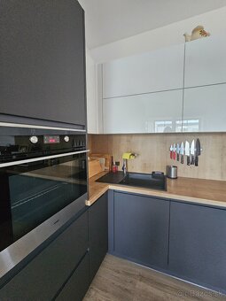 Na predaj moderný 4-izbový bungalov s presklenou terasou - 13