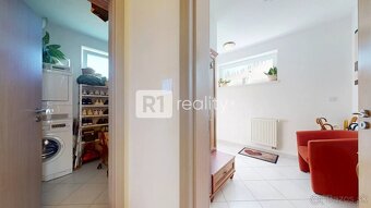 Luxusný, zariadený rodinný dom s garážou / Lodenica Piešťany - 13